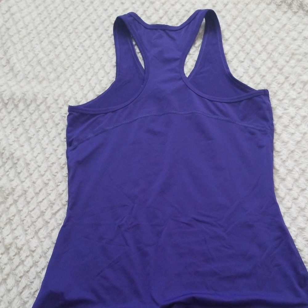 2 women's athletic tank tops - Picture 8 of 8